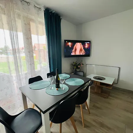 Lebska Ostoja Apartment Zarnowska